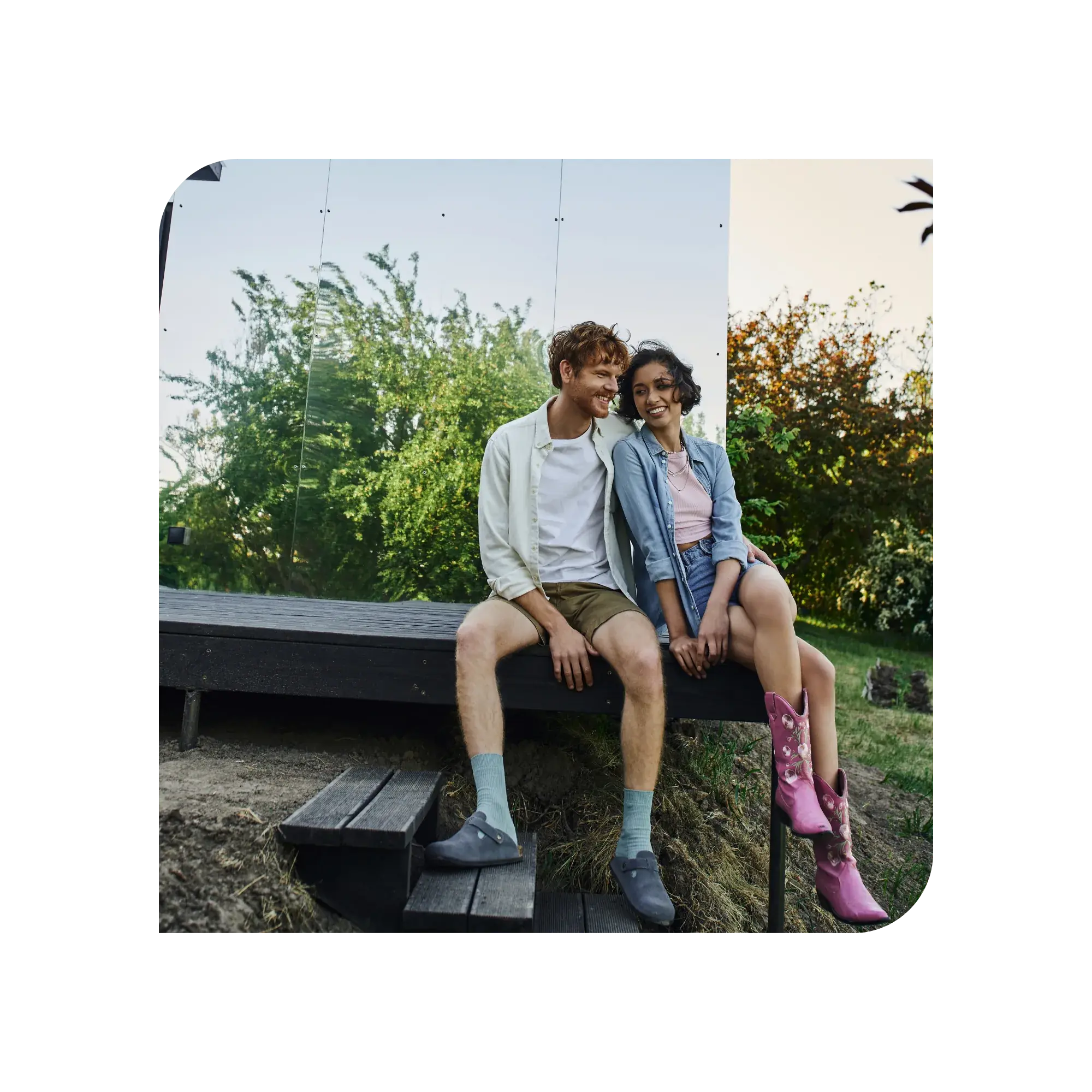 Couple préparant un projet immobilier