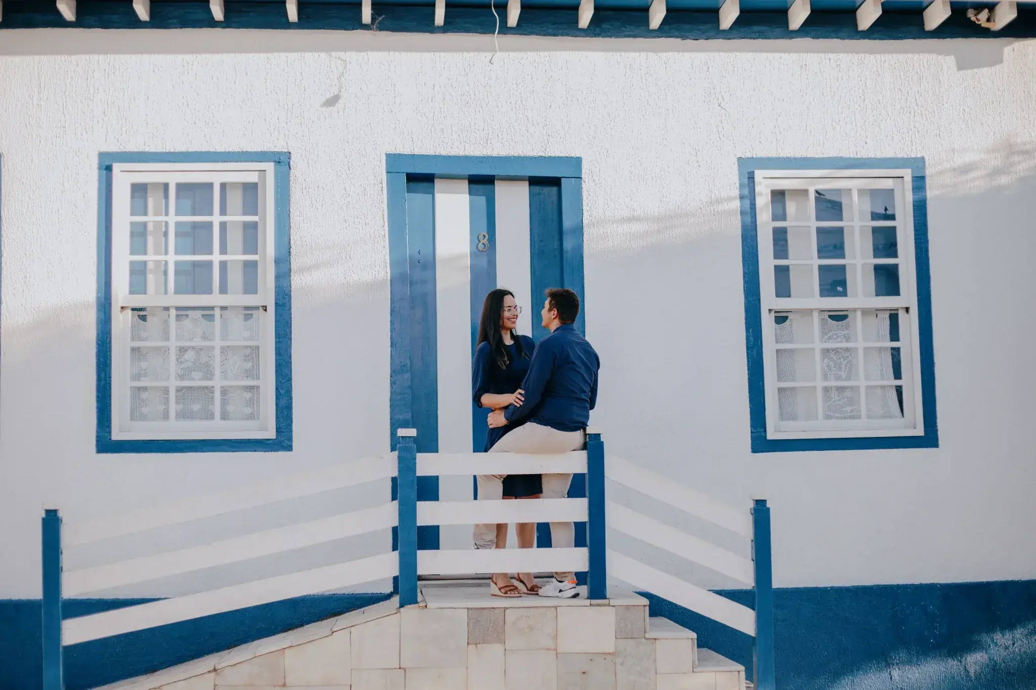 Maison blanche dans un projet immobilier